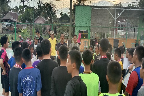 Sejumlah Anak-anak Murid SSB GRASISPITAH Fokus Mengikuti Arahan Kepala Pelatih Jaya 