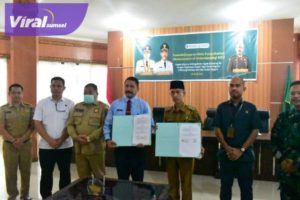 Kajari OKI Dicky Darmawan, SH pada acara penandatanganan kesepahaman antara Kejaksaan Negeri OKI dengan 314 Kepala Desa se Kabupaten OKI di Kantor Bupati OKI, Selasa, (21/3/2023). Foto : viralsumsel.com/fir