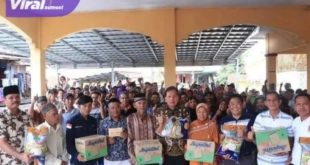 Walikota Prabumulih Ir.H.Ridho Yahya,MM memberikan bantuan korban terdampak banjir, angin puting beliung dan kebakaran, Sabtu, (18/3/2023). Foto : viralsumsel.com/mal
