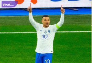 Pemain Timnas Prancis Kylien Mbappe selebrasi usai cetak gol ke gawang Timnas Belanda pada laga perdana Grup B Kualifikasi Euro 2024 di Stadion Stade de France, Sabtu (25/3/2023). Foto : igequipedefrance