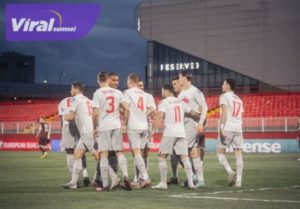 Para pemain Timnas Swiss selebrasi usai kalahkan Belarusia pada laga Kualifikasi Euro 2024. Foto : ig swiss