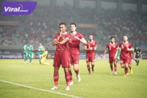Pemain Timnas Indonesia Rizky Ridho selebrasi usai cetak gol ke gawang Timnas Burundi. Foto : pssi