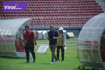 18 perwakilan FIFA yang hadir dalam inspeksi di Stadion Dipta, Bali, Senin (27/3/2023). Foto : pssi