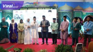 Wali Kota Lubuklinggau, H SN Prana Putra Sohe didampingi Wakil Wali Kota, H Sulaiman Kohar membuka festival ramadhan dan bazar UMKM, Kamis (23/3/2023). Foto : viralsumsel,com/min