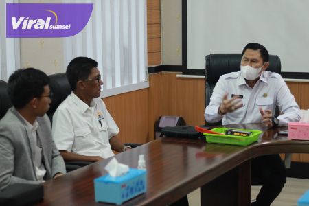 Dinas PUPR Muba bersama PT Bobby Candra Saputra melakukan penandatanganan kontrak melalui proses E-Katalog. Foto : viralsumsel.com/dev