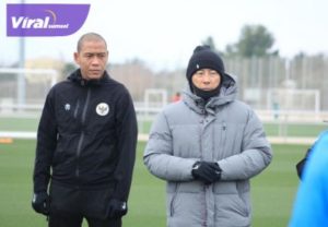 Nova Arianto asisten pelatih dan Shin Tae-yong pelatih Timnas Indonesia. Foto : pssi