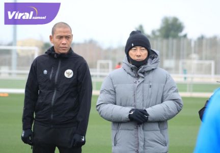 Nova Arianto asisten pelatih dan Shin Tae-yong pelatih Timnas Indonesia. Foto : pssi
