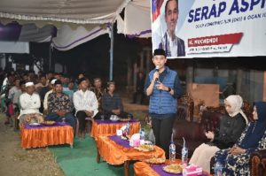 Wakil Ketua DPRD Sumsel H Muchendi Mahzareki S.E saat reses di Desa Sindang Sari, Kecamatan Lempuing, Kabupaten OKI. Foto : viralsumsel.com/ril