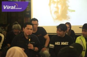 Ketua Umum PSSI Erick Thohir temui Bonek di Surabaya, Jumat (4/3/2023) malam. Foto : pssi