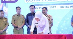 Wakil Wali Kota Palembang Fitrianti Agusrinda didampingi Sekda Kota Palembang Ratu Dewa buka Musrenbang RKPD tingkat Kota Palembang di Ballroom Hotel Aryaduta, Senin (20/3/2023) pagi. Foto : viralsumsel.com/nto
