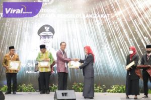 Wali Kota Palembang H.Harnojoyo mendapat penghargaan Badan Amil Zakat Nasional (Baznas) Award 2023 dari Baznas RI, Selasa ( 21/3/2023) siang. Foto : viralsumsel.com/nto