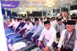 Gubernur Sumsel H Herman Deru saat membuka Pengajian Ramadhan 1444 H di Griya Agung Palembang, Rabu (22/3/2023) malam. Foto : viralsumsel.com/win