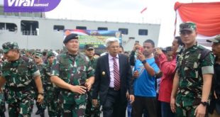 Wakil Gubernur Sumsel H Mawardi Yahya dampingi Panglima TNI, Laksamana TNI H. Yudo Margono, S.E., M.M., C.S.F.A melepas Pemberangkatan Satgas Yonif Raider 200/BN dan Yonif 133/YS Tahun 2023. Foto : viralsumsel.com/win