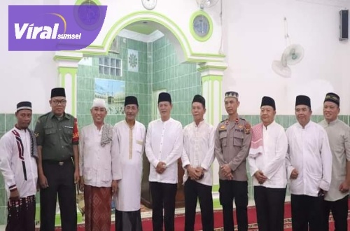 Walikota Prabumulih Ir.H.Ridho Yahya,MM Selasa (28/03/2023), kegiatan Safari Ramadan berlangsung di Masjid Al-Hikmah. Foto : viralsumsel.com/mal