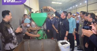 Gubernur Sumsel H Herman Deru saat meresmikan Pabrik Pengolahan Kopi Gending Sriwijaya CV Sinar Terang Mulia, Kamis (30/3/2023) pagi. Foto : viralsumsel.com/win