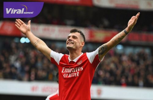 Granit Xhaka gelandang Arsenal selebrasi usai cetak gol ke gawang Leeds United. Foto : ig arsenal