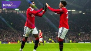 Penyerang Manchester United Marcus Rashford selebrasi usai cetak gol ke gawang Brentford. Foto : igmu