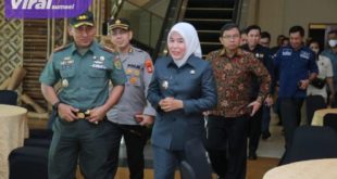 Wakil Wali Kota Palembang Fitrianti Agustinda, menghadiri sosialiasasi penyerahan PSU dari pengembang Devloper ke Pemkot Palembang, Kamis (6/4/2023) pagi. Foto : viralsumsel.com/nto