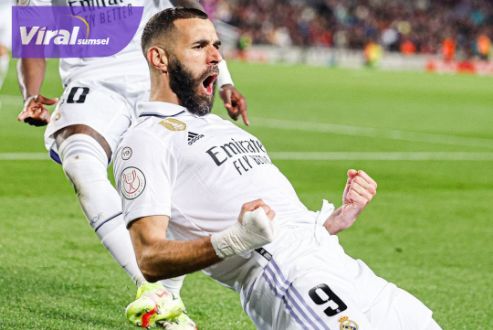 Penyerang Real Madrid, Karim Benzema selebrasi usai cetak gol ke gawang Barcelona. Foto : igrealmadrid