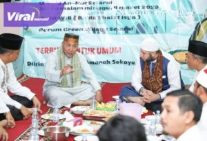 PJ Bupati Musi Banyuasin H Apriyadi Msi menyantap Jus Kurma dan Susu Beruang serta tak lupa dikasih Manis Madu. Foto : viralsumsel.com/dev