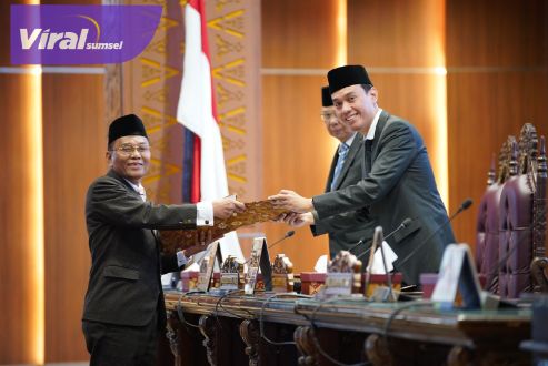 Suasana Rapat Paripurna LXIII (63) DPRD Sumsel dipimpin oleh Wakil Ketua DPRD Provinsi Sumsel H. Muchendi, M. SE, dihadiri oleh Wakil Gubernur; Ir. H. Mawardi Yahya. Foto : viralsumsel.com