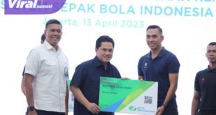 Direktur Utama BPJS Ketenagakerjaan Anggoro Eko Cahyo bersama Ketua Umum PSSI Erick Thohir . Foto : viralsumsel.com/ril