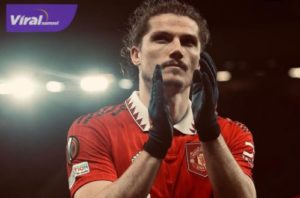 Pemain Manchester United aplaus ke supporter usai laga lawan Sevilla. Foto : ig mu