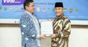 Kepala Perwakilan BPK Provinsi Sumsel, Andri Yogama SE MM AK CSFA saat Penyerahan Laporan Hasil Pemeriksaan atas Laporan Keuangan Pemerintah Kabupaten Musi Banyuasin Tahun Anggaran 2022 Jumat (14/4/2023). Foto : viralsumsel.com/dev