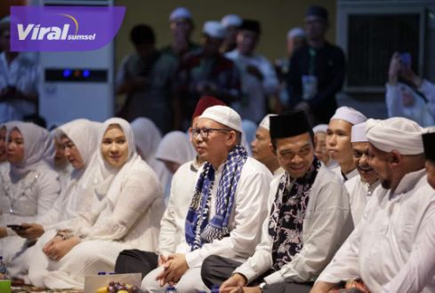 PJ. Bupati OKU H. Teddy Meilwansyah menggelar Tabligh Akbar bersama Ustadz Abdul Somad, L.C, M.A bertempat di Gedung Olahraga (GOR) Baturaja, Jum'at (14/04/2023). Foto : viralsumsel.com/ara