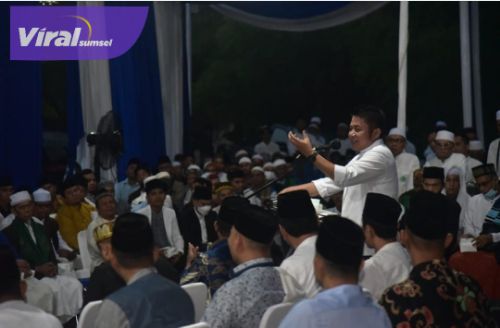 Gubernur Sumsel H Herman Deru saat silahturahmi bersama pengurus JSI Palembang di kediaman Gubernur Sumsel, Gandus Palembang, Minggu (16/4/2023) petang. Foto : viralsumsel.com/win