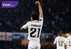 Pemain sayap kanan Real Madrid, Rodrygo selebrasi usai cetak gol kedua ke gawang Chelsea pada laga perempatfinal Liga Champions. Foto : ig madrid