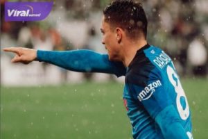 Pemain Napoli Giacomo Raspadori selebrasi usai cetak gol ke gawang Juventus di pekan ke-31 Serie A (Liga Italia) 2022/2023 di Stadion Allianz, Senin (24/4/2023) dini hari. Foto : ignapoli