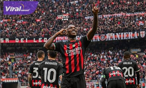 Pemain sayap kanan AC Milan Rafael Leao selebrasi usai cetak gol ke gawang Lecce pada giornata ke-31 Liga Italia 2022/2023 di Stadion Stadio Giuseppe Meazza, Minggu (23/4/2023) malam. Foto : igmilan