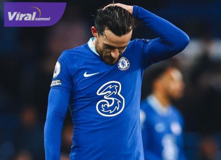 Pemain Chelsea keluruar lapangan dengan tertunduk lesu usai dipermalukan Brentford. Foto : ig chelsea