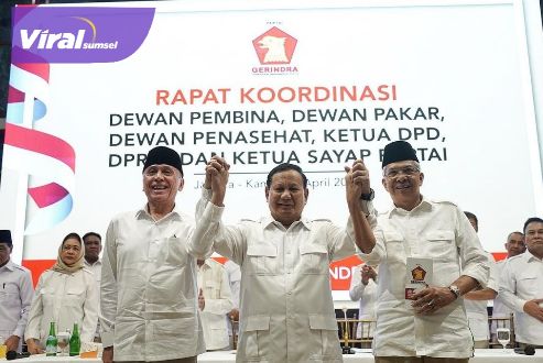 H Mawardi Yahya bersama Mochamad Iriawan diperkenalkan secara langsung oleh Ketua Umum Partai Gerindra Prabowo Subianto di kediamannya, Kamis (27/4/2023) malam. Foto : ig