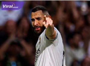 Penyerang Real Madrid Karim Benzema selebrasi usai cetak hattrick ke gawang Almeria. Foto : igmadrid