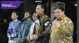Ketua Umum DPP Partai Golkar Airlangga Hartarto (kanan) bersama Ketum Partai Demokrat AHY saat konferensi pers usai menggelar pertemuan di Cikeas, Bogor, Sabtu (29/4/2023). Foto : ist