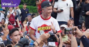 Calon presiden dari PDI Perjuangan, Ganjar Pranowo disambut antusias ribuan warga Jakarta saat olahraga lari pagi di Gelora Bung Karno (GBK), Minggu (30/4/2023) pagi. Foto : ig