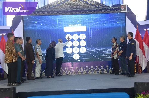 Wakil Gubernur Sumsel H Mawardi Yahya, disela Launching modern E-Dempo dan pemutihan PKB yang digelar di Kambang Iwak Palembang, Kamis (30/3/2023) petang. Foto : viralsumsel.com/win