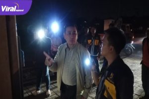 Ketua DPRD Kota Palembang Zainal Abidin saat Mengecek Langsung Ke Lapangan Terkait Matinya 56 Titik Lampu. Foto : Noto