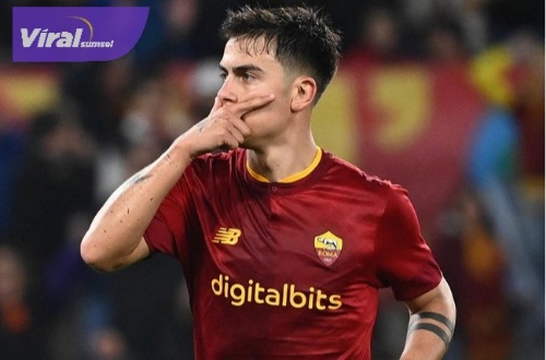 Penyerang AS Roma Stephan El Shaarawy selebrasi usai cetak gol ke gawang Sampdoria dengan skor akhir 3-0 di laga pekan ke-28 Serie A (Liga Italia), Minggu (3/4/2023). Foto : igasroma