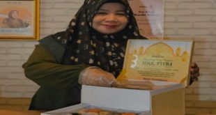 Bunda Rayya Pelaku UMK Kota Palembang. Foto : Viralsumsel/Nto