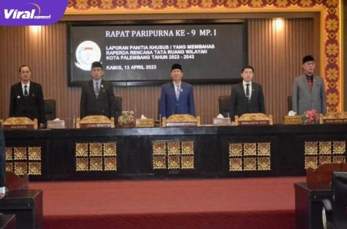 Rapat Paripurna DPRD Palembang ke-9 Masa Persidangan 1, dengan agenda Laporan Panitia Khusus I dipimpin langsung Wakil Ketua DPRD Palembang Dauli, didampingi Ketua Zainal Abidin, Adzanu Getar Nusantara, Indra Kusuma.