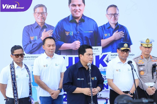 Menteri BUMN Erick Thohir Bersama Direktur Utama PT Jasa Raharja Rivan Purwantono Saat Melepas Para Pemudik. Foto : Viralsumsel/Nto