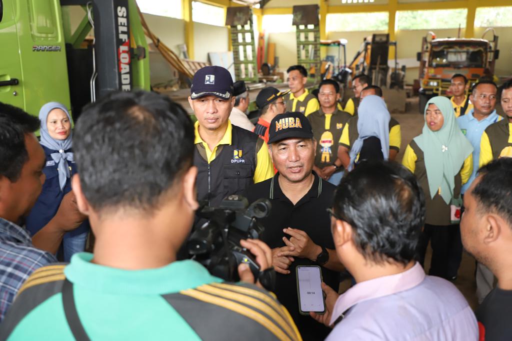 PJ Bupati Muba Apriyadi Minta Dinas PUPR Muba Gercep Tanggapi Laporan Warga. Foto : viralsumsel.com/dev