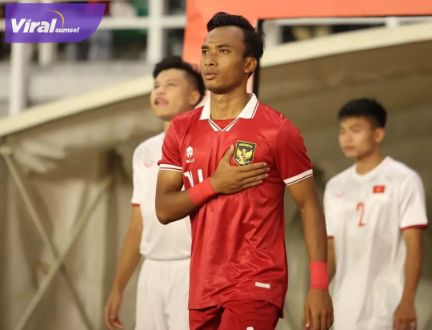 Pemain Timnas Indonesia U-20 Robi Darwis perpanjang kontrak di Persib Bandung. Foto : lg