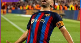 Bek kiri Barcelona Jordi Alba selebrasi usai cetak gol ke gawang Osasuna. Foto : igbarca