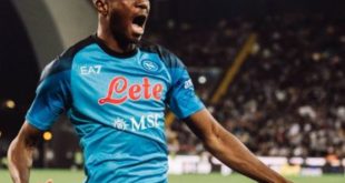 Penyerang Napoli Victor Osimhen selebrasi usai cetak gol ke gawang Udinese. Foto : ignapoli