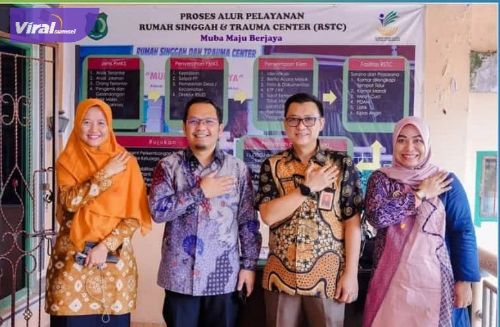 Kepala Dinas Sosial Muba Ardiansyah SE MM menyambut kunjungan Direktur RSUD Sekayu meninjau RSTC Muba Maju Berjaya, di Kelurahan Kayu Ara Kecamatan Sekayu, Sabtu (6/5/2023). Foto : viralsumsel.com/dev