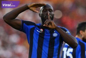 Penyerang andalan Inter Milan Romelu Lukaku selebrasi usai cetak gol ke gawang AS Roma. Foto : iginter